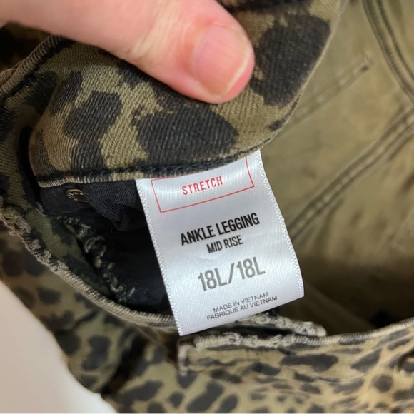 Express Mid Rise Leopard Print Ankle Legging - Picture 7 of 11